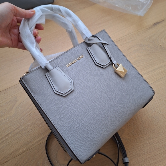 NWT Michael Kors Mercer Medium Accordion Messenger  retail Store Style - Picture 2 of 10